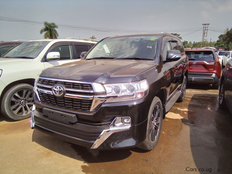 Toyota Land Cruiser v8 in Uganda