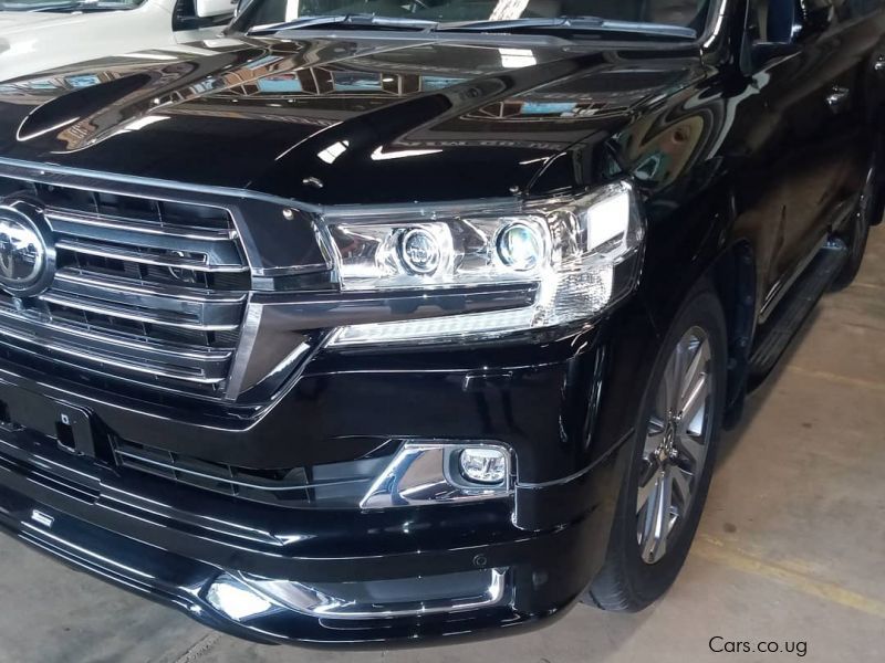 Toyota LAND CRUISER V8 in Uganda