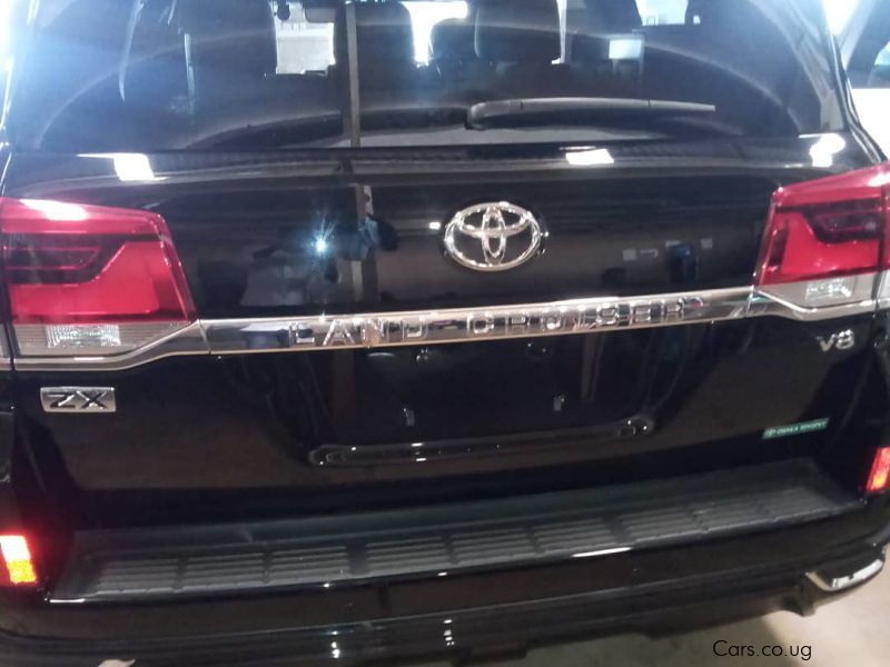 Toyota LAND CRUISER V8 in Uganda