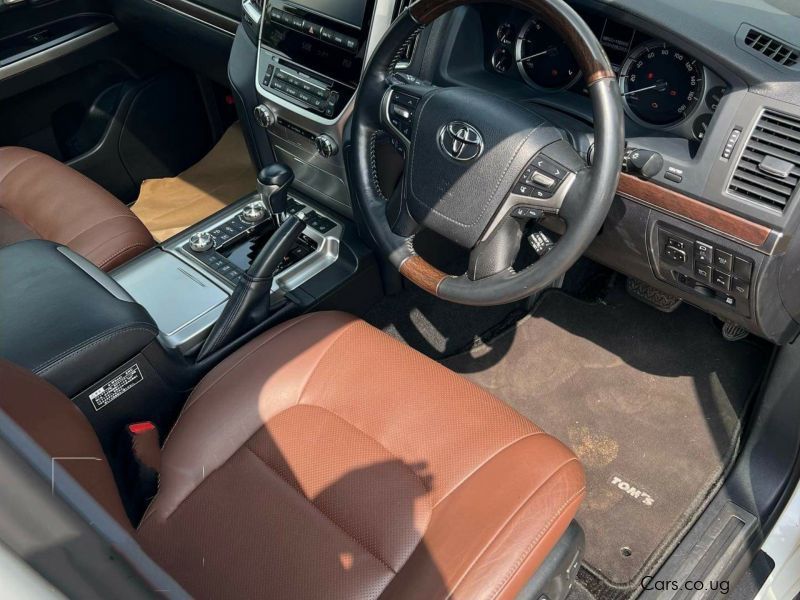 Toyota Land Cruiser V8 ZX in Uganda