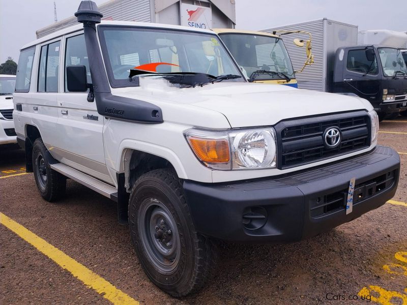 Toyota LANDCRUISER in Uganda