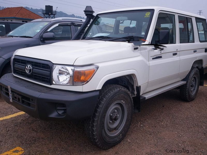 Toyota LANDCRUISER in Uganda