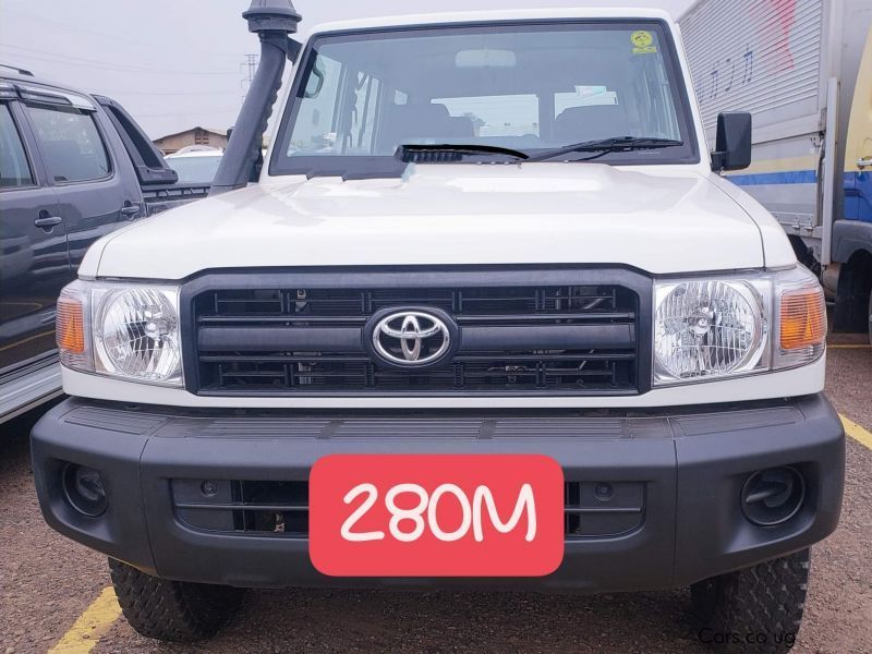 Toyota LANDCRUISER in Uganda