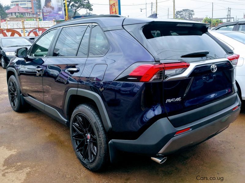 Toyota Rav4 in Uganda