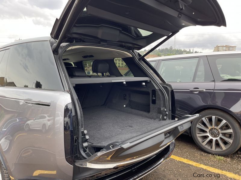 Land Rover Range rover in Uganda