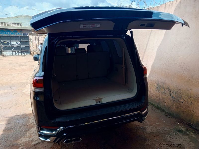 Toyota LAND CRUISER PRADO in Uganda