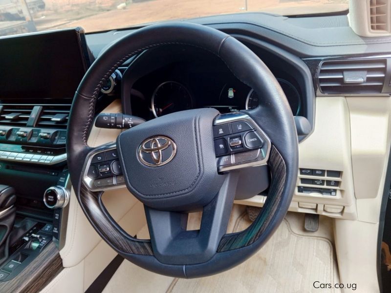 Toyota LAND CRUISER PRADO in Uganda