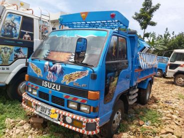 Pre-owned Isuzu ELF for sale in 
