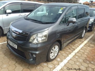 Pre-owned Toyota Noah for sale in 