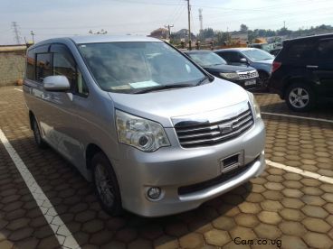 Pre-owned Toyota Noah for sale in 