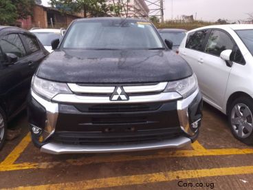 Pre-owned Mitsubishi OUTLANDER for sale in 