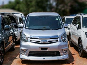 Pre-owned Toyota Noah for sale in 