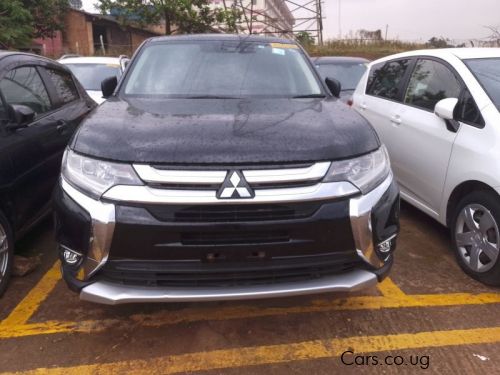Pre-owned Mitsubishi OUTLANDER for sale in 