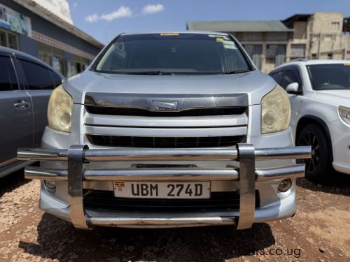 Pre-owned Toyota Noah for sale in 